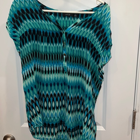 Lightweight rayon colorful blouse - Picture 2 of 6